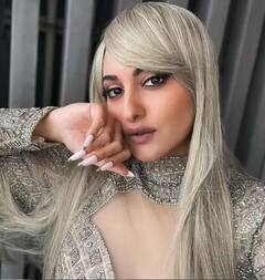 Sonakshi Sinha Pics: ਸਿਰ ਤੋਂ ਪੈਰਾਂ ਤੱਕ ਸਿਲਵਰ ਹੋਈ ਸੋਨਾਕਸ਼ੀ ਸਿਨਹਾ, ਪਹਿਲਾਂ ਕਦੇ ਨਹੀਂ ਦੇਖਿਆ ਹੋਵੇਗਾ ਅਜਿਹਾ ਲੁੱਕ