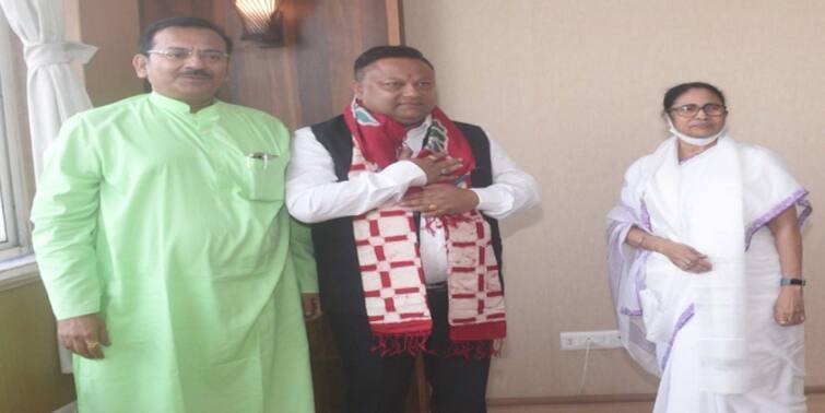 Anit Thapa held a meeting with the Chief Minister in Nabanna Nabanna Meeting: 'পাহাড় বাংলার সঙ্গেই আছে,'  মুখ্যমন্ত্রীর সঙ্গে বৈঠক শেষে বার্তা অনীত থাপার