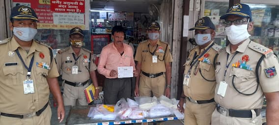 Plastic Ban : दिवसभरात 17 प्रतिष्ठानांवर कारवाई, एक लक्ष रुयांचा दंड वसूल Plastic Ban : दिवसभरात 17 प्रतिष्ठानांवर कारवाई, एक लक्ष रुयांचा दंड वसूल