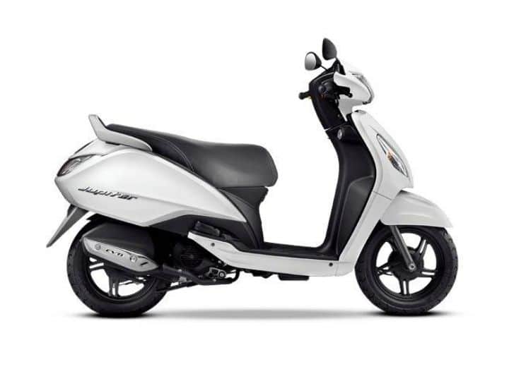 TVS Jupiter ही या यादीतील दुसऱ्या क्रमांकाची सर्वाधिक मायलेज देणारी स्कूटर आहे. जी कंपनीने सहा प्रकारांसह बाजारात लॉन्च केली आहे. TVS Jupiter मध्ये कंपनीने 109.7 cc सिंगल सिलेंडर इंजिन दिले आहे. जे 7.88 PS ची पॉवर आणि 8.8 Nm चा पीक टॉर्क जनरेट करते.