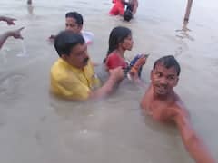 Bhagalpur News: गंगा में डूब रही मां-बेटी को बचाने के लिए सीओ ने लगा दी छलांग, दोनों को सुरक्ष‍ित बाहर निकाला