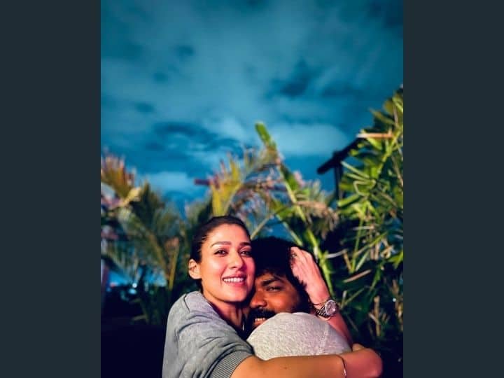 நீல வானம்... நீயும் நானும் ...