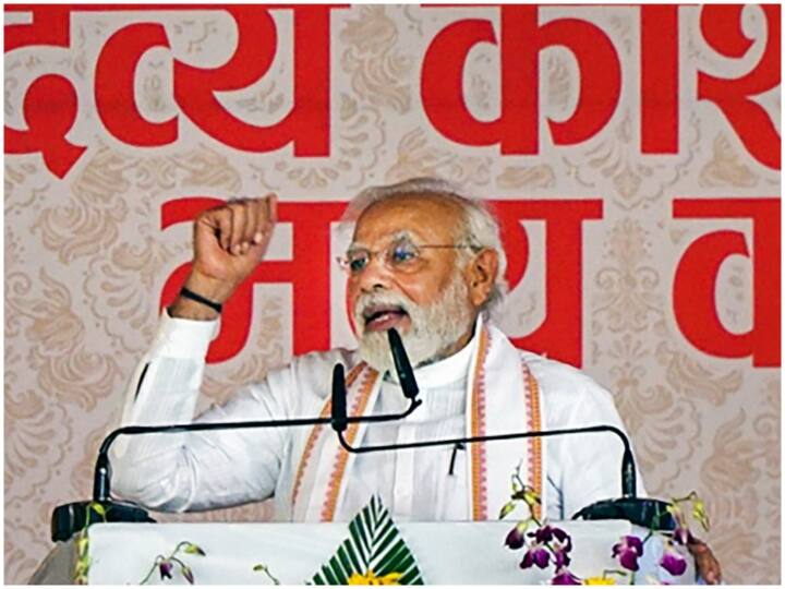 PM Modi Varanasi Visit PM said short cuts cannot do any good to the country yes some leaders can be benefited PM Modi Varanasi Visit: 'शॉर्टकट से कुछ नेताओं का भला हो सकता है लेकिन देश का नहीं' वाराणसी में बोले पीएम मोदी