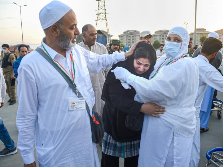 Haj 2022: जब पूरा हुआ 'पाक ख्वाब' तो भीगीं पलकें, नेकी की हसरत के साथ शुरू हुआ हाजियों की वापसी का सिलसिला The process of return of Indian Hajis from Mecca and Medina has started from 14th July Haj 2022: जब पूरा हुआ 'पाक ख्वाब' तो भीगीं पलकें, नेकी की हसरत के साथ शुरू हुआ हाजियों की वापसी का सिलसिला