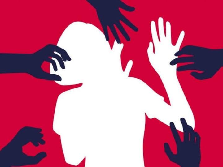 delhi metro police arrested a 40 years old men for harassting a women மெட்ரோவில் இளம் பெண்ணுக்கு பாலியல் சீண்டல்... நேபாளுக்கு தப்பியவரை தட்டித் தூக்கிய போலீஸ்!