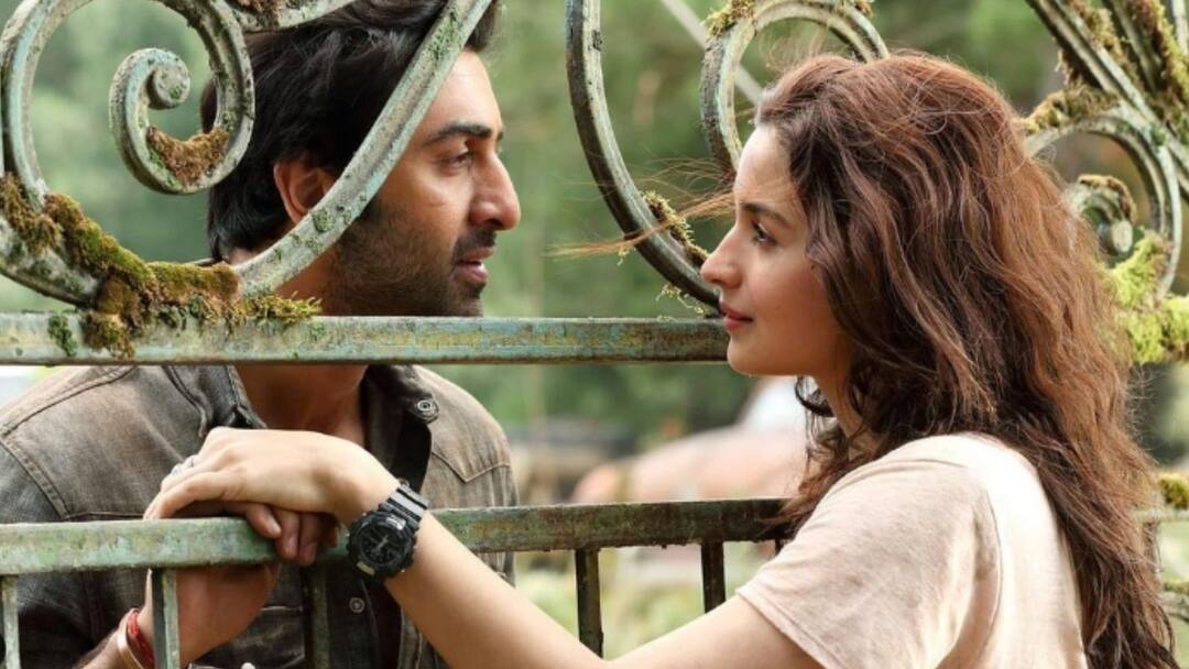 Ranbir-Alia Updates: বিমানে আসন বিভ্রাটের মাধ্যমেই শুরু রণবীর-আলিয়ার রোম্যান্স, জানেন কী হয়েছিল? Alia Bhatt reveals how her romance with Ranbir Kapoor started due to a faulty plane seat, know in details Ranbir-Alia Updates: বিমানে আসন বিভ্রাটের মাধ্যমেই শুরু রণবীর-আলিয়ার রোম্যান্স, জানেন কী হয়েছিল?