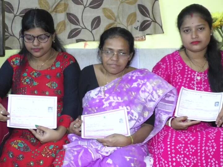 53-Year-Old Tripura Woman Clears Class 10 Board Exams, Daughters Pass Class 12 53-Year-Old Tripura Woman Clears Class 10 Board Exams, Daughters Pass Class 12