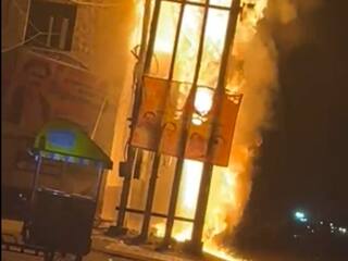 Greater Noida News: ओवरलोडिंग के चलते ट्रांसफार्मर में लगी भीषण आग, दादरी कस्बे में कई मोहल्ले की बिजली गुल