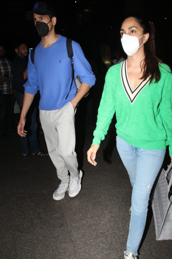 In Pics: ब्रेकअप की खबरों के बीच एयरपोर्ट पर साथ में स्पॉट हुए Sidharth Malhotra और  Kiara Advani