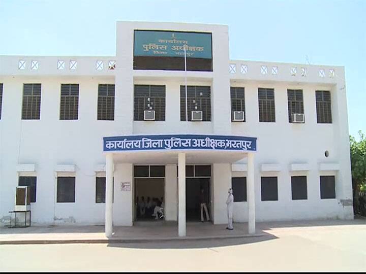 Bharatpur News: After receiving threats to kill two people in Mewat there was a stir in Bharatpur ann Bharatpur News: 'गांव जाकर ये चिट्ठी दे देना', गला काटने की धमकी भरा खत मिलने के बाद घर के बार पुलिस तैनात