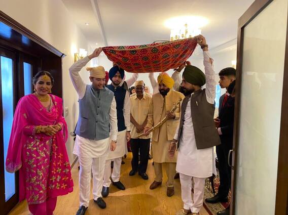 Punjab CM Bhagwant Mann Gets Married To Dr Gurpeet Kaur, See PICS Of Bride And Groom