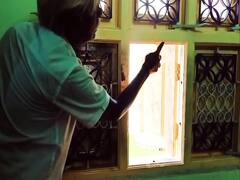 காரைக்குடி: வீட்டுக்குள் ஆட்கள் இருக்கும் போதே ஆட்டையப் போட்டு மூட்டயகட்டிய திருடர்கள் - ஜன்னல் வழியே 40 பவுன், 50 ஆயிரம் கொள்ளை !