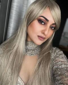 Sonakshi Sinha Pics: ਉਪਰ ਤੋਂ ਹੇਠਾਂ ਤਕ ਸਿਲਵਰ ਹੋਈ ਸੋਨਾਕਸ਼ੀ ਸਿਨਹਾ, ਪਹਿਲਾਂ ਕਦੀ ਨਹੀਂ ਦੇਖਿਆ ਹੋਵੇਗਾ ਅਜਿਹਾ ਲੁੱਕ