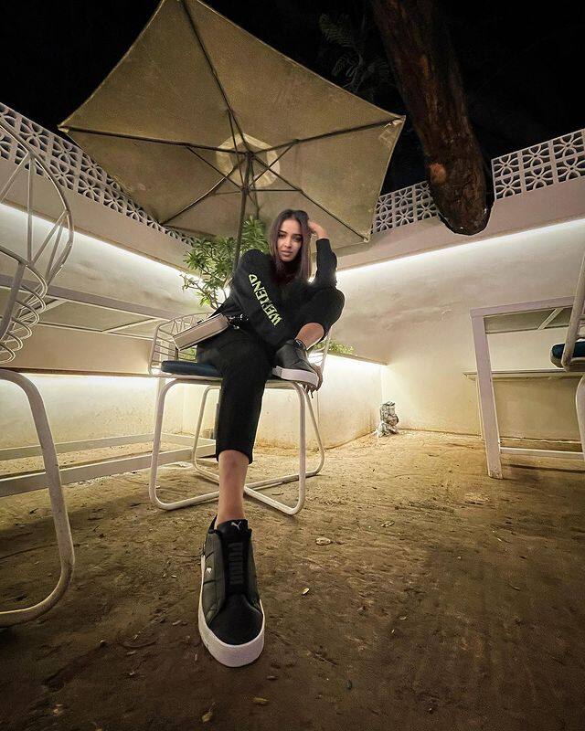 ఇదిలా ఉండగా.. తాజాగా ఈ బ్యూటీ ఓ ఫొటోషూట్ లో పాల్గొంది.  (Photo Courtesy: Pujitha Ponnada Instagram)