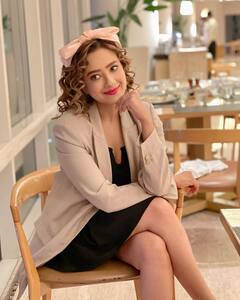 Madalsa Sharma की खूबसूरती है बेमिसाल, ग्लैरस लुक देख फैंस का हो जाता है बुरा हाल