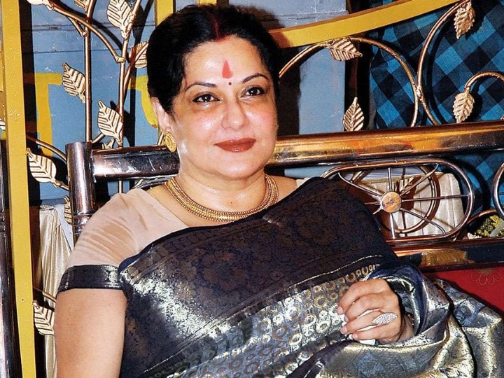 Moushumi Chatterjee: शूटिंग के दौरान बिना ग्लिसरीन लगाए रो लेती थीं मौसमी चटर्जी, इस दर्दनाक घटना के बाद सदमे में चली गईं थीं!