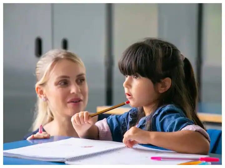 Parenting Tips : ਬੱਚੇ ਨੂੰ ਇਸ ਤਰ੍ਹਾਂ ਸਿਖਾਓ ਜਵਾਬ ਦੇਣਾ, ਇਹ ਟਰਿੱਕ ਆਵੇਗੀ ਮਾਪਿਆਂ ਦੇ ਕੰਮ Parenting Tips: Teach your child how to respond, this trick will come in handy Parenting Tips : ਬੱਚੇ ਨੂੰ ਇਸ ਤਰ੍ਹਾਂ ਸਿਖਾਓ ਜਵਾਬ ਦੇਣਾ, ਇਹ ਟਰਿੱਕ ਆਵੇਗੀ ਮਾਪਿਆਂ ਦੇ ਕੰਮ