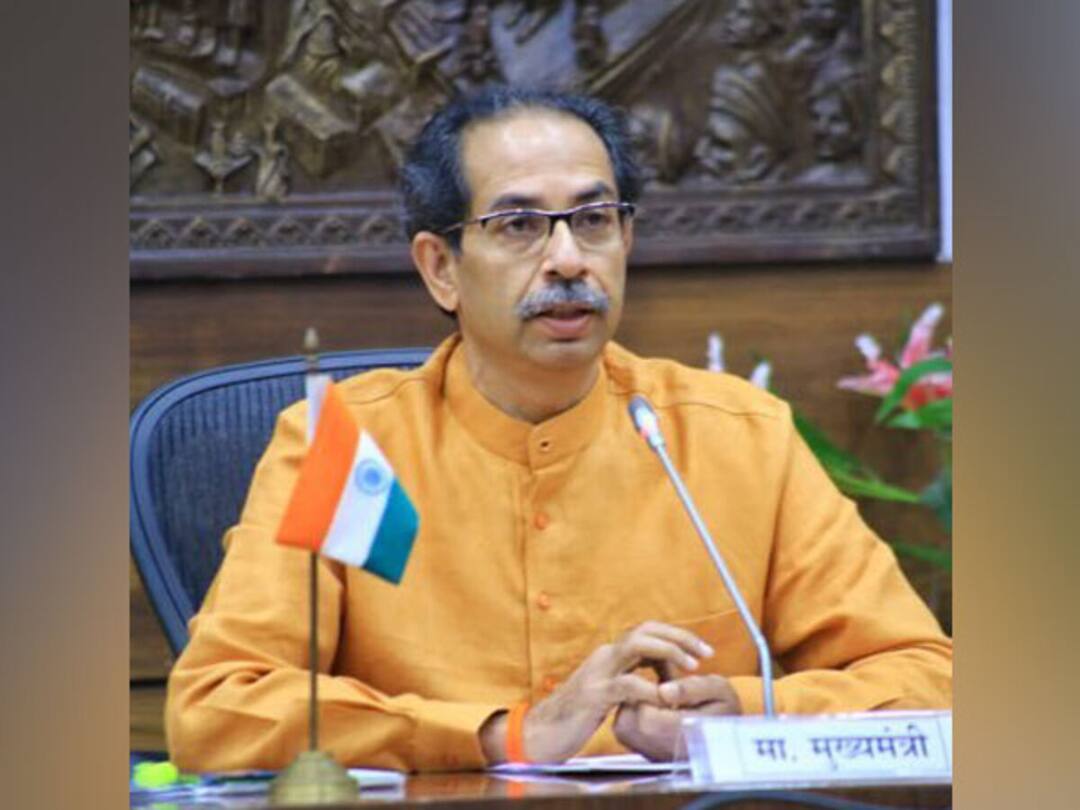 Shiv Sena Shifts Focus From MLAs To MPs Writes To Lok Sabha Speaker To Appoint New Chief Whip Shiv Sena chief whip Lok Sabha: ఎంపీలు వెళ్లిపోతారన్న వార్తతో ఝలక్, అలెర్ట్ అయిన ఉద్దవ్ ఠాక్రే