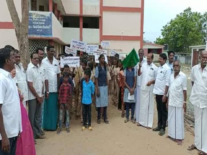 திருவாரூரில் அரசு பள்ளியில் மாணவர்களை சேர்க்க வீடு வீடாக சென்று ஆசிரியர், மாணவர்கள்  விழிப்புணர்வு
