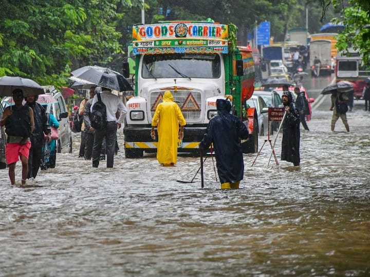 Gir Somnath received 330 mm of rain in last two days flood like situation in many areas water entered in houses Gir Somnath Rain Update: गिर सोमनाथ में पिछले दो दिनों में हुई 330 मिमी बारिश, बाढ़ जैसे हालात, घरों में घुसा पानी