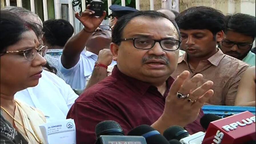 TMC at Raj Bhavan today on BJP Leader Dilip Ghosh s Controversial Comments about CM Mamata Banerjee TMC at Raj Bhavan: 'মুখ খুলুন রাজ্যপাল', মমতাকে নিয়ে দিলীপের বিস্ফোরক মন্তব্যে রাজভবনে ব্রাত্য-কুণালরা