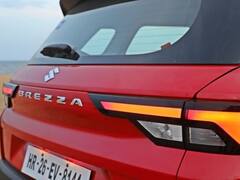 सनरूफसह आहे जबरदस्त इंजिन, अशी आहे नवीन Maruti Suzuki Brezza