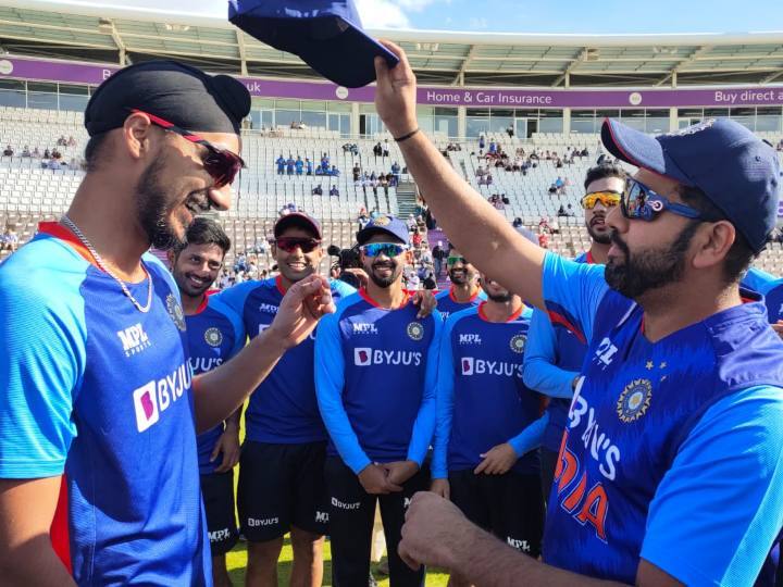 IND vs ENG Arshdeep Singh debut match receives his maiden India cap Rohit Sharma 1st T20I Southampton IND vs ENG 1st T20: भारत के लिए डेब्यू मैच खेल रहे हैं Arshdeep Singh, जानें कैसा रहा है प्रदर्शन