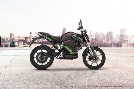 Electric Scooter : உயர்ந்து கொண்டேபோகும் பெட்ரோல் விலை.. ஏறுமுகத்தில் செல்லும்  எலெக்ட்ரிக் ஸ்கூட்டர்களின் மவுசு!