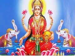 Vaibhav Laxmi Aarti: शुक्रवार के दिन करें वैभव लक्ष्मी जी की आरती नहीं होगी धन की कमी