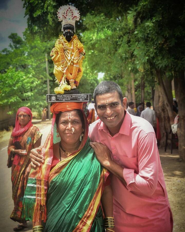 देवाची आळंदी येथून श्री संत ज्ञानेश्वर माऊलींच्या पालखीनं विठू माऊलीच्या दर्शनासाठी पंढरपूरच्या दिशेनं प्रस्थान केलं आणि अलंकापुरीहून वारकऱ्यांसोबत इंद्रायणी ते चंद्रभागा असा संदीपचाही प्रवास सुरू झाला.