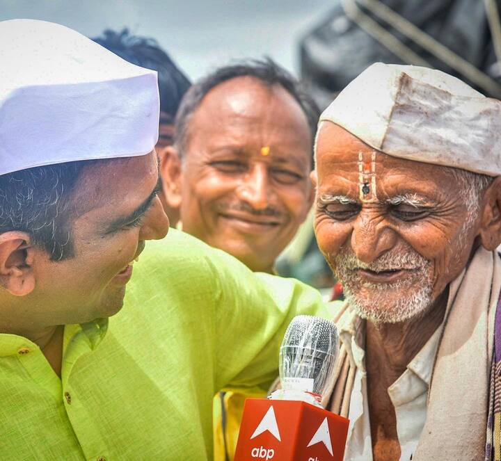 इंदापुरमध्ये डोळ्याचं पारणं फेडणारा श्री संत तुकाराम महाराजांच्या पालखीचा 'गोल रिंगण सोहळा'ही संदीपनं डोळ्यांत साठवून ठेवला. 'येळकोट येळकोट जय मल्हार' म्हणत जेजुरीमध्ये संदीपनं बेल भंडारा उधळला. इतकंच काय तर गोंधळ्यांचं वाद्यही वाजवलं.