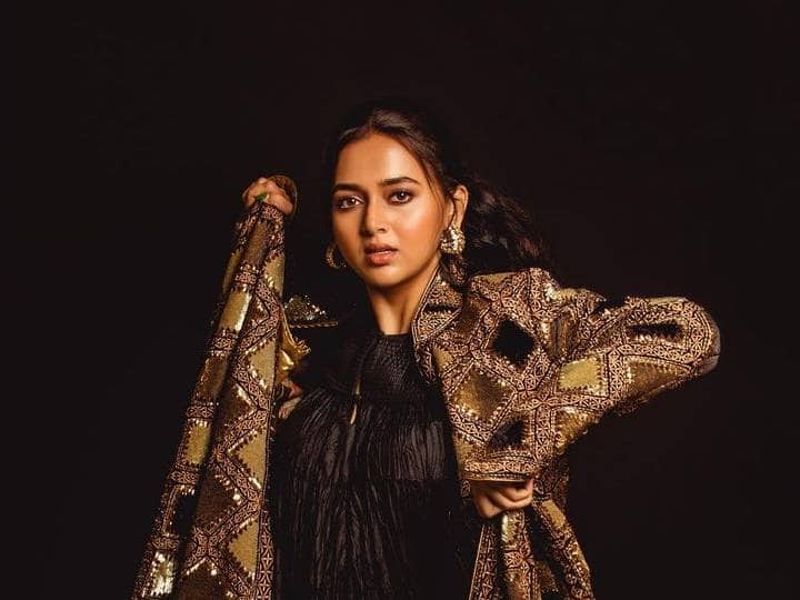 अभिनेत्री तेजस्वी प्रकाश वायंगणकर (Tejasswi Prakash) देशातील सर्वात लोकप्रिय टीव्ही शो ‘बिग बॉस 15’चे विजेतेपद पटकावून प्रचंड चर्चेत आली. (photo:tejasswiprakash/ig)