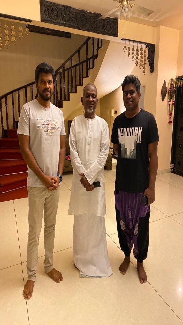 இவர் 1977, 1980, 1981, 1988, 1989 ஆகிய ஆண்டுகளில்  தமிழ்நாடு மாநில திரைப்பட விருதுகளை பெற்றுள்ளார்