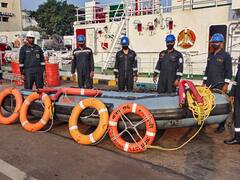 Gujarat News: आईसीजी ने डूबते जहाज से चालक दल के 22 सदस्यों को बचाया, एक पाकिस्तानी भी शख्स शामिल
