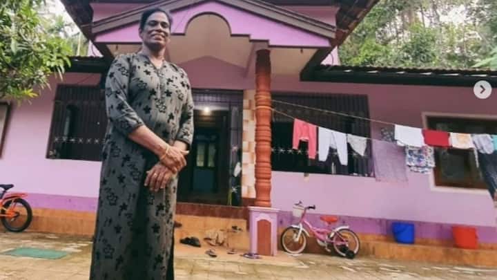লড়াইটা শুরু সেখান থেকেই। কাঠিন্যও তৈরি সেখান থেকে। খেলাধুলোয় আগ্রহ ছিল ছোটবেলা থেকে। সেই আগ্রহই কান্নুরের একটি স্পোর্টস স্কুলে পৌঁছে দিয়েছিল ছোট্ট উষাকে।