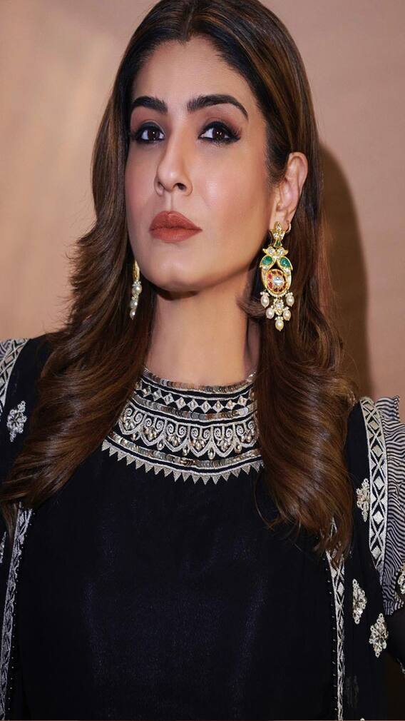 ਇੰਡੀਅਨ ਲੁੱਕ 'ਚ ਰਵੀਨਾ ਦਾ ਸਟਾਈਲਿਸ਼ ਅੰਦਾਜ਼