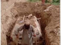 Mullah Umar Car: तालिबान के लड़ाकों ने 21 साल बाद खोद निकाली आका की कार, अमेरिका के डर से दफ्न करके भागा था मुल्ला उमर