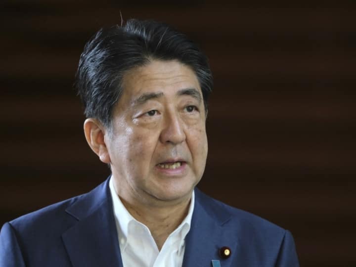 Shinzo Abe Death Japan Ex PM know his political journey to becoming prime minister Shinzo Abe Death: रसूखदार राजनीतिक परिवार में जन्म, लेकिन शिंजो आबे ने अपने दम पर तय किया फर्श से अर्श तक का सफर