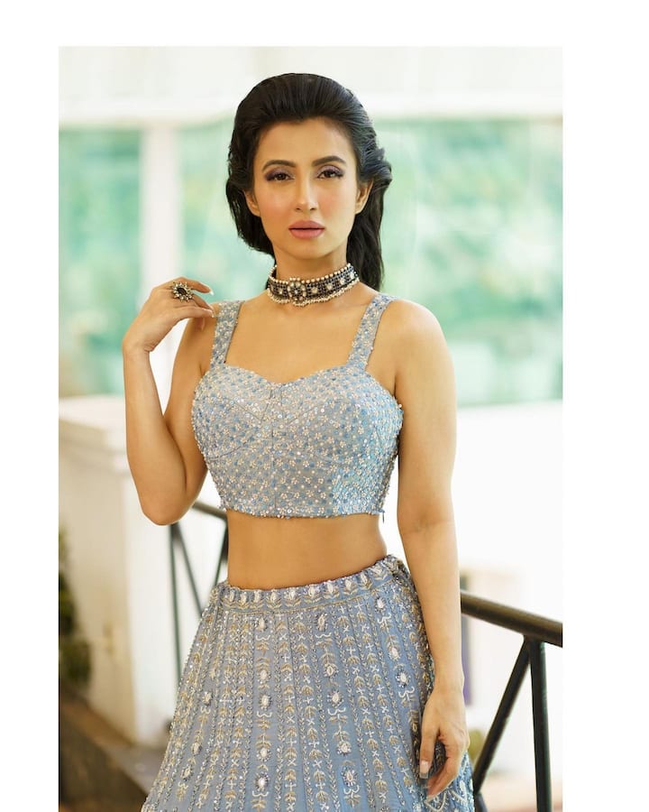 সদ্য মুক্তি পেয়েছে মনামীর নতুন মিউজিক ভিডিও। এই ভিডিওতে নাচের সঙ্গে সঙ্গে গানও গেয়েছেন মনামী, করেছেন প্রযোজনাও।