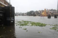 Nashik Rain : नाशिकच्या पहिल्याच पावसात गोदामाईत मिसळले गटारीचे पाणी, दुतोंड्या मारुतीच्या गुडघ्यापर्यंत पाणी 