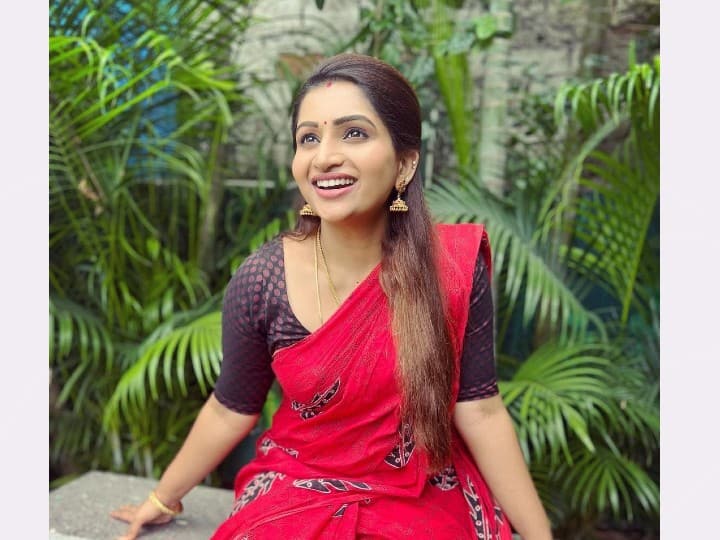 வாழ் இன்றி போர் இன்றி வலிக்கின்ற யுத்தம் இன்றி இது என்ன இவனுக்குள் எனை வெல்லுதே