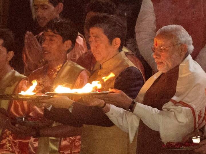 Shinzo Abe Death Japan India relation during tenure of former PM Shinzo Abe Shinzo Abe Death: जब साल 2015 में वाराणसी में गंगा आरती में शामिल हुए थे शिंजो आबे, पीएम मोदी भी थे मौजूद