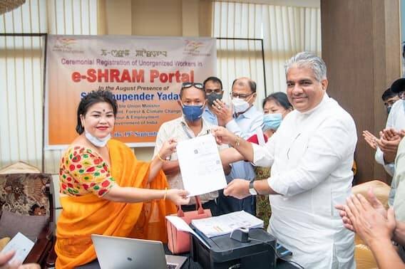 प्रधानमंत्री श्रम योगी मानधन योजना के तहत अब तक 47 लाख से ज्यादा असंगठित क्षेत्र के मजदूरों ने रजिस्ट्रेशन करा लिया है.