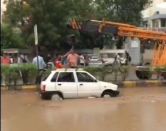 heavy rain in ahmedabad, many area flooded Gujarat Rain: અમદાવાદમાં ધોધમાર વરસાદ, અનેક જગ્યાએ પાણી ભરાતા લોકો ત્રાહિમામ