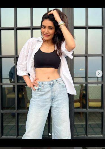 Karishma Tanna ਦੀ ਸ਼ਾਰਟ ਡਰੈੱਸ ਨੇ ਖਿੱਚਿਆ ਸਾਰਿਆਂ ਦਾ ਧਿਆਨ