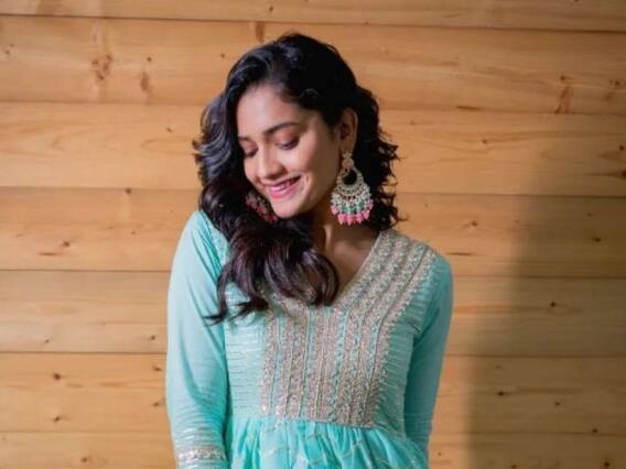 हृता दुर्गुळेचा मनमोहक अंदाज!