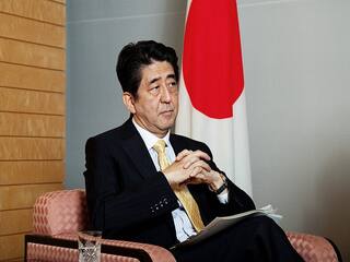 Shinzo Abe: சுட்டுக்கொல்லப்பட்ட முன்னாள் ஜப்பான் பிரதமர்.. யார் இந்த ஷின்சோ அபே?