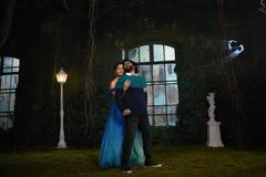 Cobra stills: உயிர் உருகுதே.. காதலில் திளைக்கும் விக்ரம்.. கூல் போட்டோஸ்..!