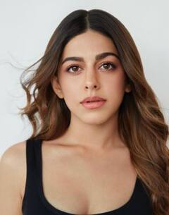 Alaya F से यूजर ने पूछा क्या आपने करवाई है कॉस्मेटिक सर्जरी? एक्ट्रेस ने इस अंदाज में दिया जवाब