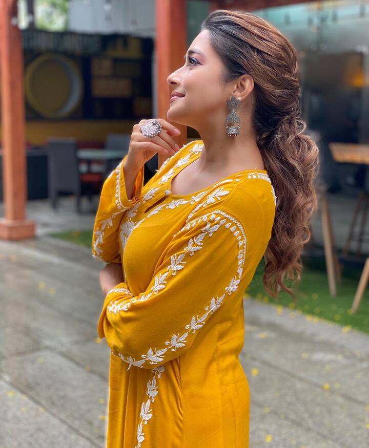 आता पुन्हा तिने तिच्या लेटेस्ट लूकची झलक चाहत्यांसोबत शेअर केली आहे. या फोटोंमध्ये टीना इतकी बोल्ड दिसत आहे की तिच्यापासून नजर हटवणे कठीण झाले आहे.(फोटो :/tinadatta/ig)